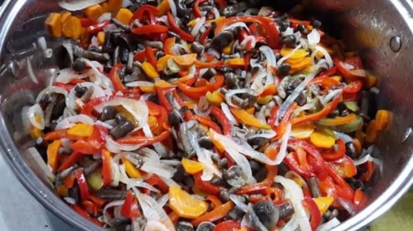  - Salata de toamna cu bureti la borcan pentru iarna