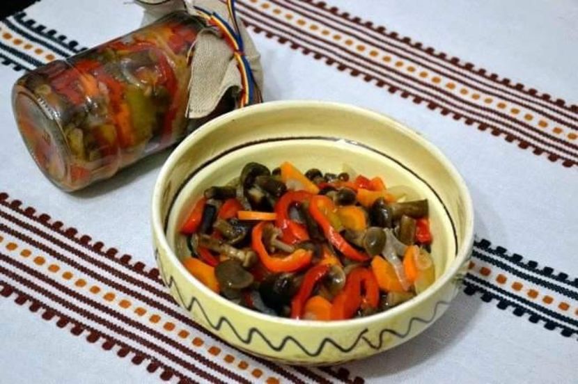  - Salata de toamna cu bureti la borcan pentru iarna