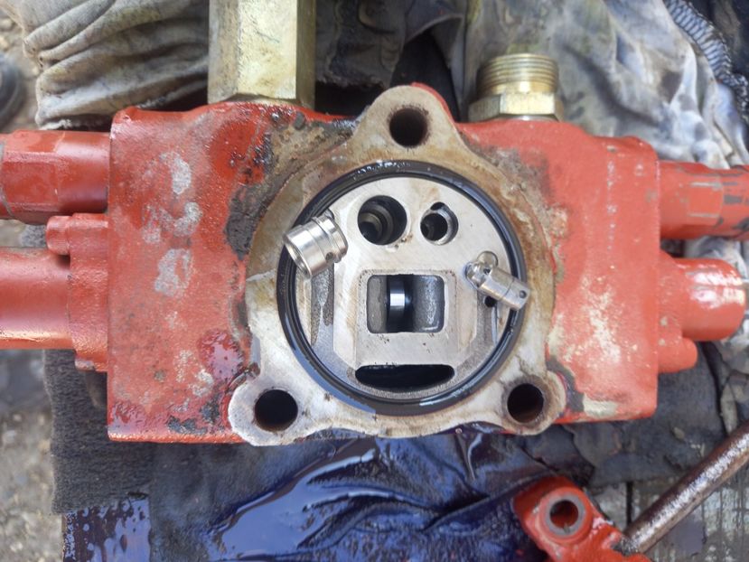 Reparatii Distribuitoare BOBCAT - Centru de reparatii DISTRIBUITOARE