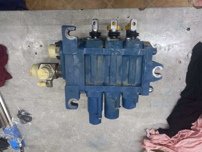 Reparatii Distribuitoare komatsu - Centru de reparatii DISTRIBUITOARE