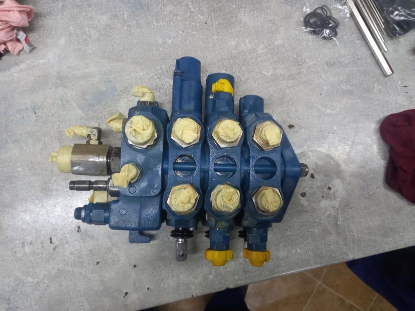 Reparatii Distribuitoare REXROTH KOMATSU - Centru de reparatii DISTRIBUITOARE