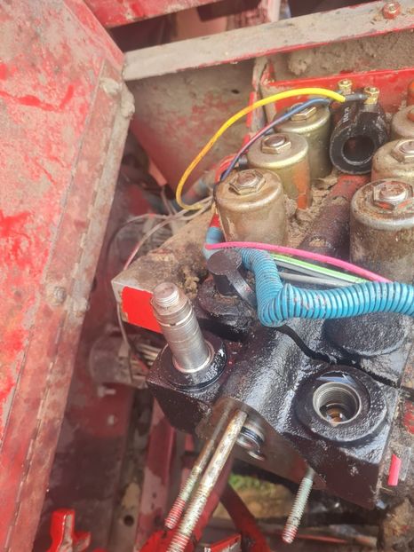 Reparatii Distribuitoare - Centru de reparatii DISTRIBUITOARE