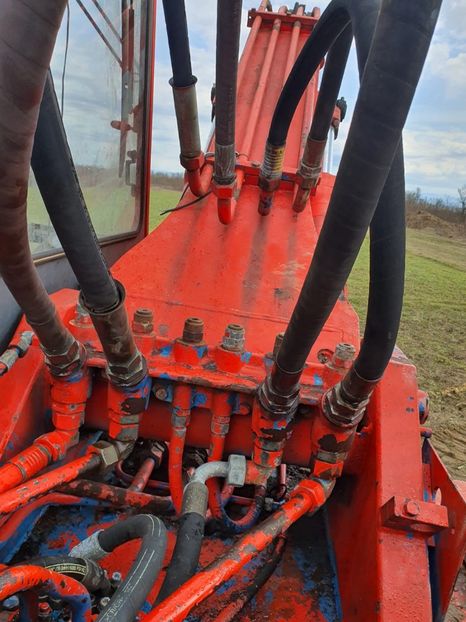 Reparatii Distribuitoare Excavator - Centru de reparatii DISTRIBUITOARE