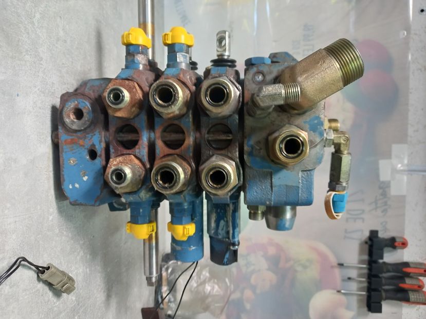  - Centru de reparatii DISTRIBUITOARE