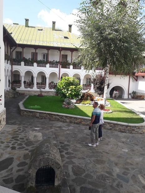  - La manastiri in Bucovina
