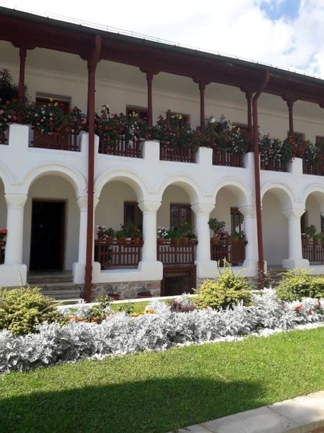  - La manastiri in Bucovina