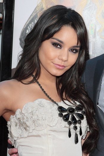 Vanessa-Hudgens-in-White-Strapless-Dress