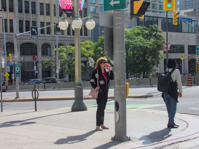 In Ottawa center - Ottawa centru - PEOPLES - OAMENI