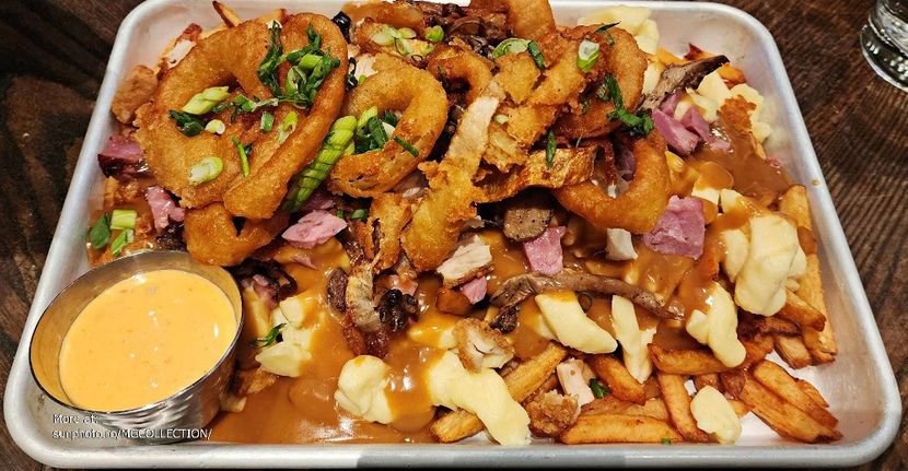 Poutine - Traditional food from Quebec - Mancare traditionala din Quebec - K - FOOD and DRINKS - Mancare si bauturi