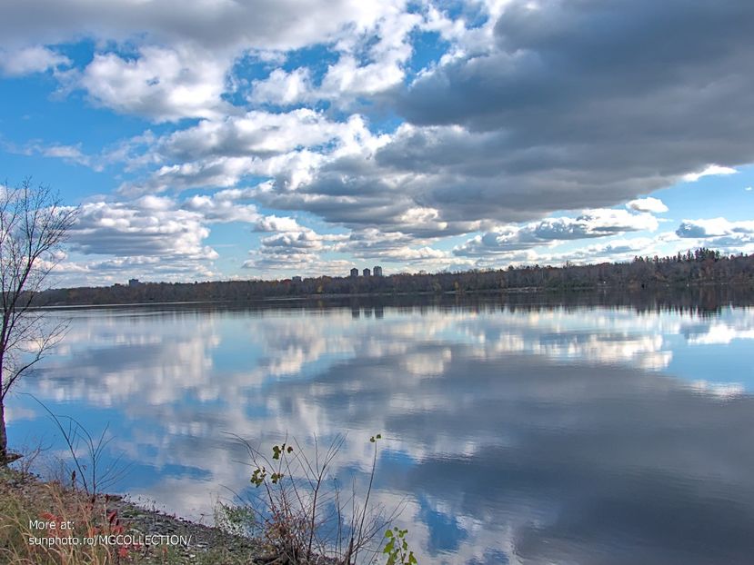 Lakeshore of Riviere Ottawa (Outaouais River) - H - LAKES - Lacuri