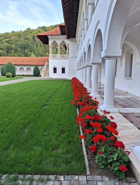 Manastirea Sambata de Sus - ZZ România- Om în Rai