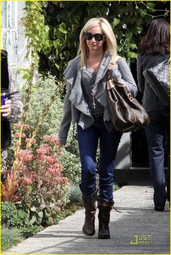 2qdpqj9 - Ashley Tisdale