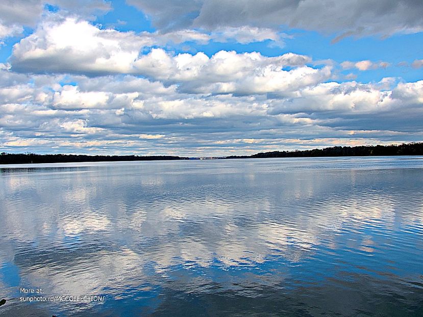 Clouds on the river Outaouais 1 - H - LAKES - Lacuri