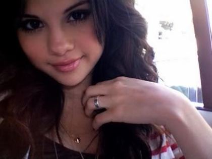 66046_1261073006471_400_300 - Selena Gomez