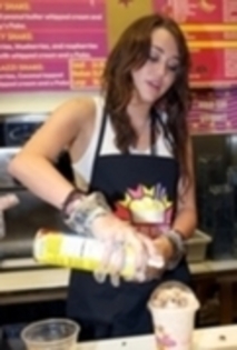 10393468_MHJPEJOQL - miley cyrus