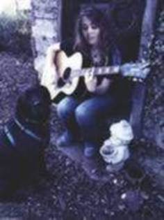 10393774_BSLUQLSZE - miley cyrus