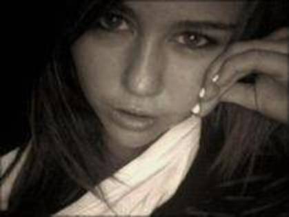 10394598_FFJXDUFVD - miley cyrus