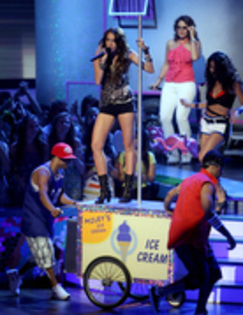 FWCBDLBHVXIWHYSLPBG - miley cyrus