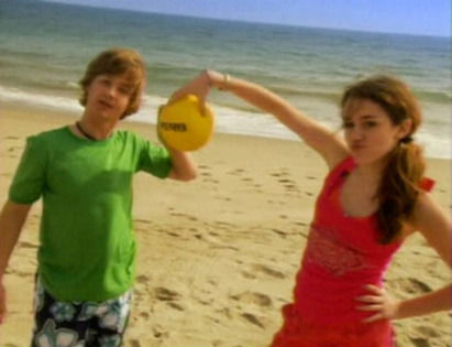 miley-verb-yellow-ball-commercial2[1] - miley cyrus