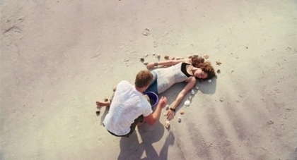 The-Last-Song-Trailer-miley-cyrus-9703425-398-215[1]