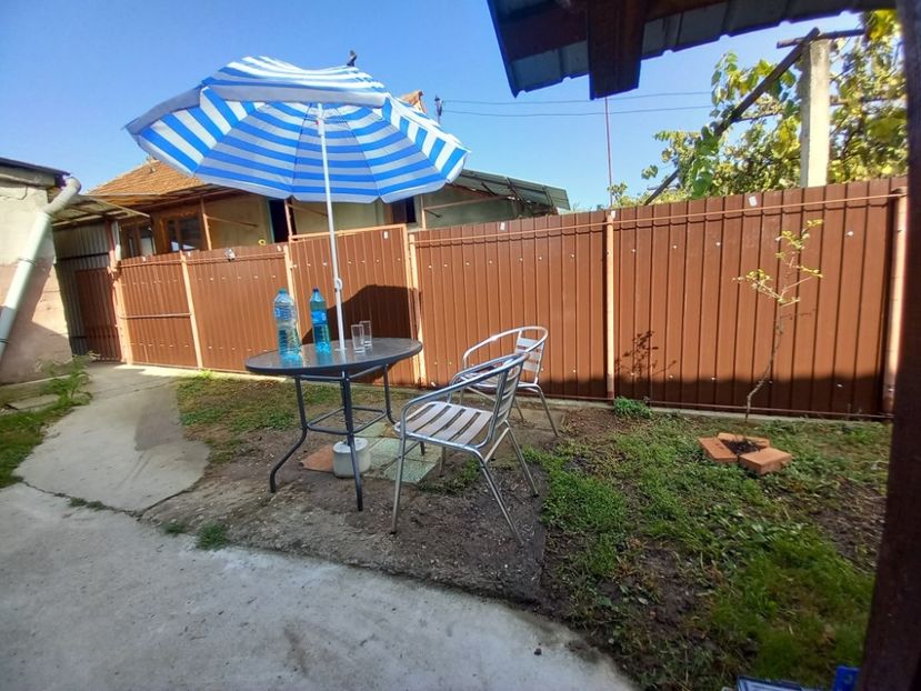  - 9 Curtea gainilor pitice