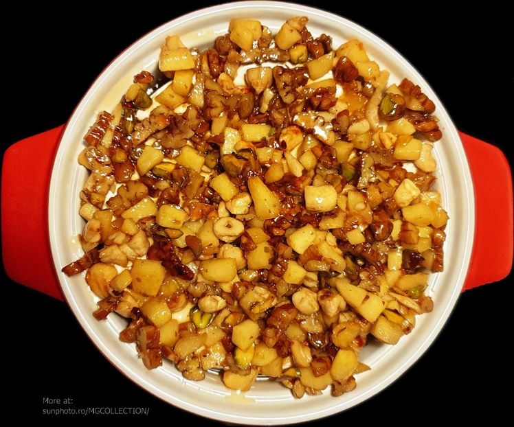 Branza Brie cu nuci prajite,mere si sirop de artar - K - FOOD and DRINKS - Mancare si bauturi