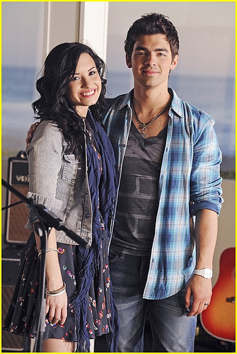 43663606914444945e0c - demi and joe