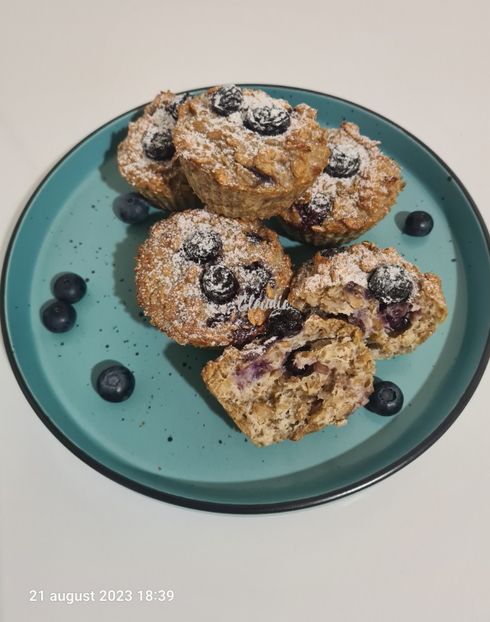 Briose cu fulgi de grau + afine - 1Dulciuri - aperitive -