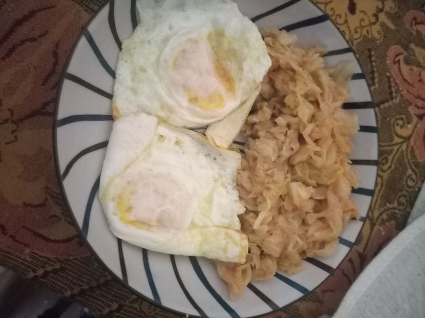 Salata de varza acra cu boia si ulei - Retete 2