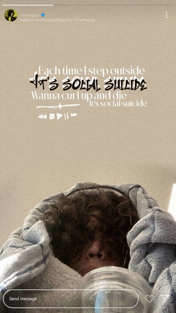 ⊱ ᵖᵒˢᵗᵉᵈ ᵇʸ ↳ ᴄᴏɴᴀɴ ⊰ - x keep us updated ll story