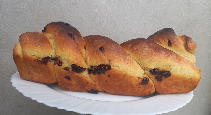 Cozonac cu bucatele de ciocolata cu alune - Retete 2