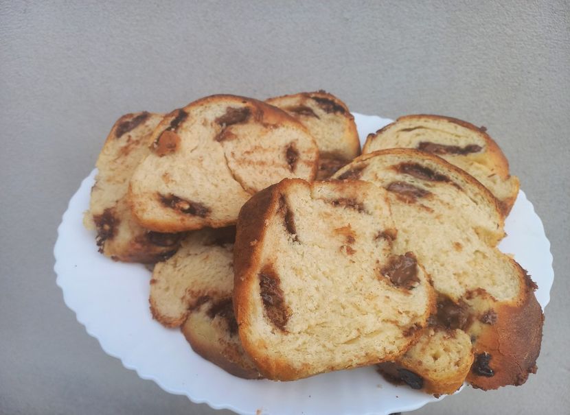 Cozonac cu bucatele de ciocolata cu alune - Retete 2