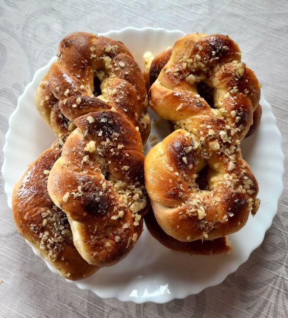 Mucenici umpluti cu nuca - Retete 2