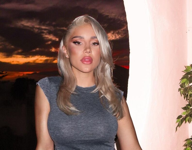 ALINA CEUSAN - Alege vlogger preferat