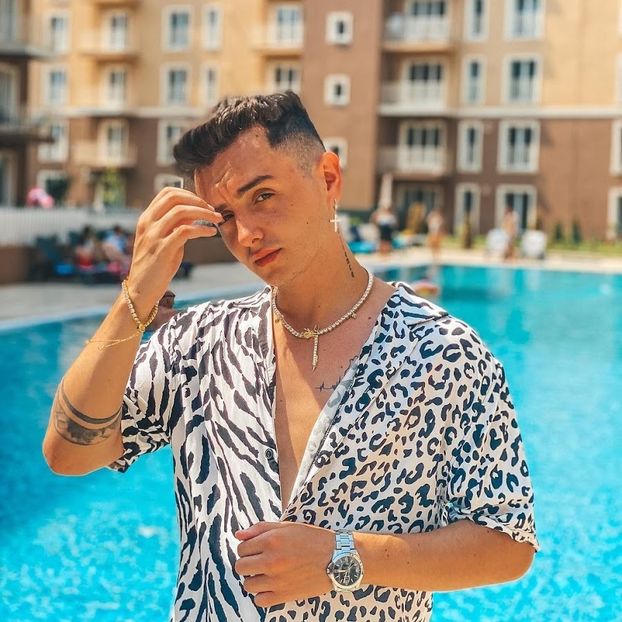 Seby Crisan - Alege vlogger preferat