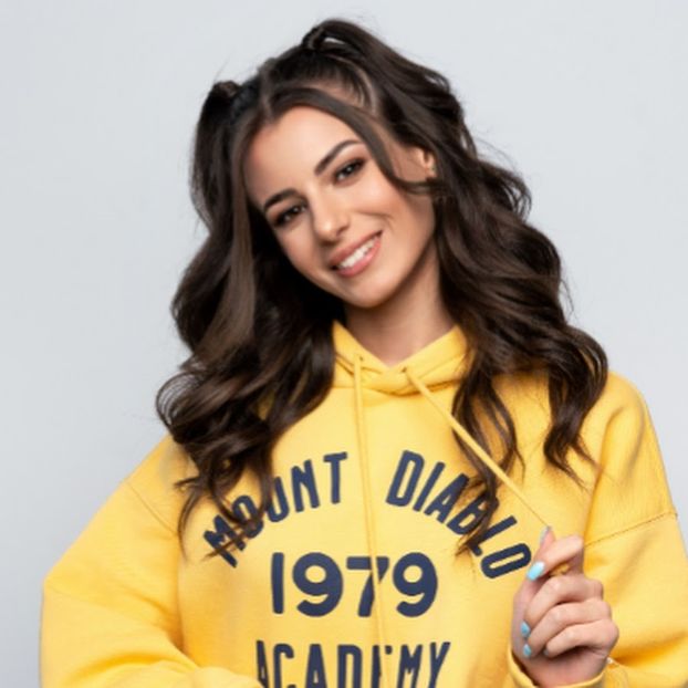 Ariana Mtz - Alege vlogger preferat