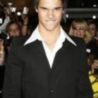 Taylor_Lautner_1240250374_4 - TAYLOR LAUTNER