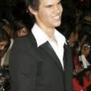 Taylor_Lautner_1240250397_1