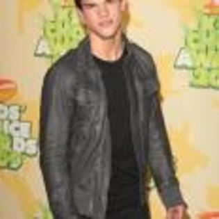 Taylor_Lautner_1241609728_2