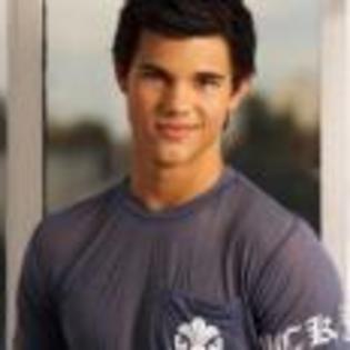 Taylor_Lautner_1241900443_0 - TAYLOR LAUTNER