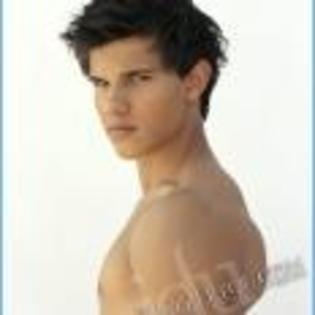 Taylor_Lautner_1249135859_4