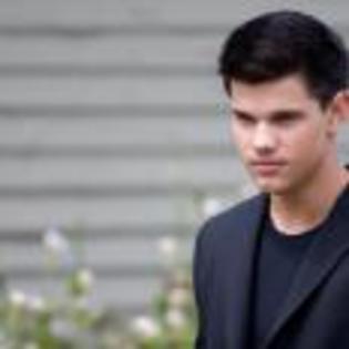 Taylor_Lautner_1249135933_3