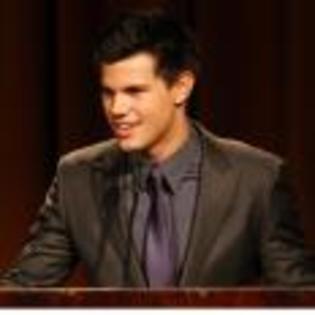 Taylor_Lautner_1249136010_2 - TAYLOR LAUTNER