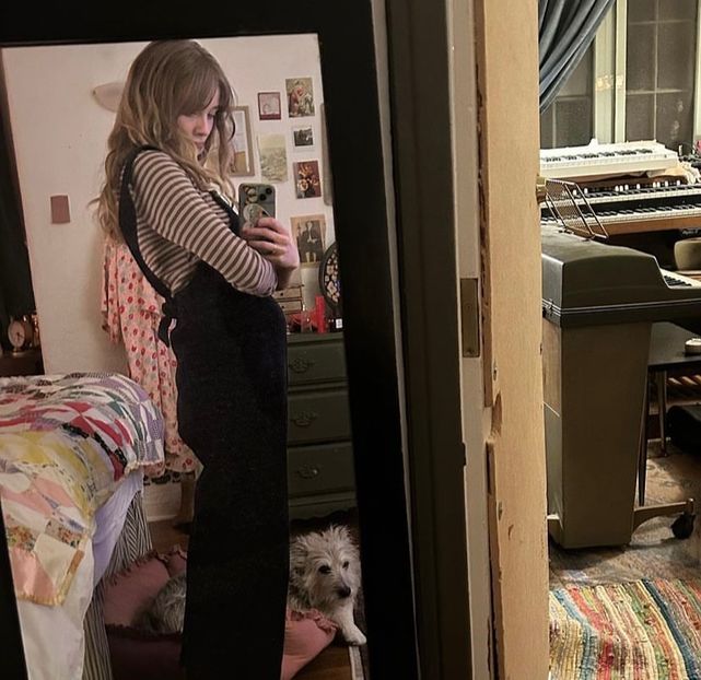 a bit, could you tie the knot a little looser at the back, please? - Collection of Tintypes