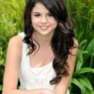 Selena_Gomez_1252597383_2 - SELENA GOMEZ