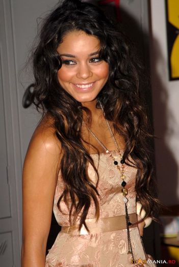 Vanesssa Hudgens - Fansuperstar 7