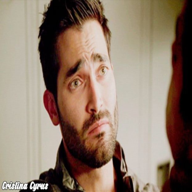 Mai bine plecati... *se mai și opăreste, îi dau lacrimile și mănâncă tort de pe jos* - here - episode 53 - done