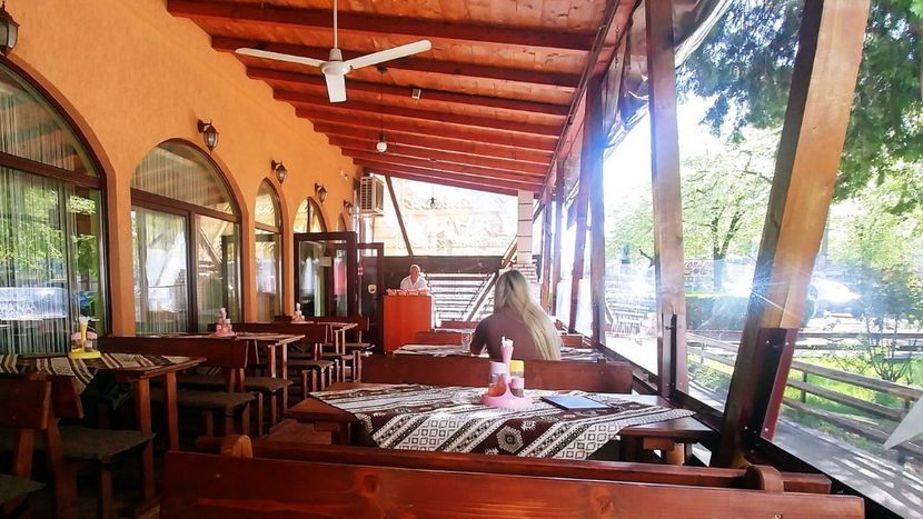 20240408_100630 Terasa restaurantului Zahana cin centru - 2024 APRILIE - BRAILA