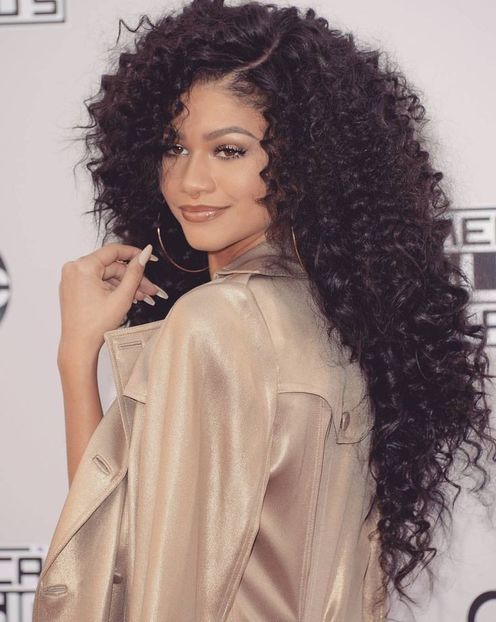 Poza 19. - Alege din coafurile Zendaya