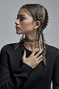 Poza 20. - Alege din coafurile Zendaya
